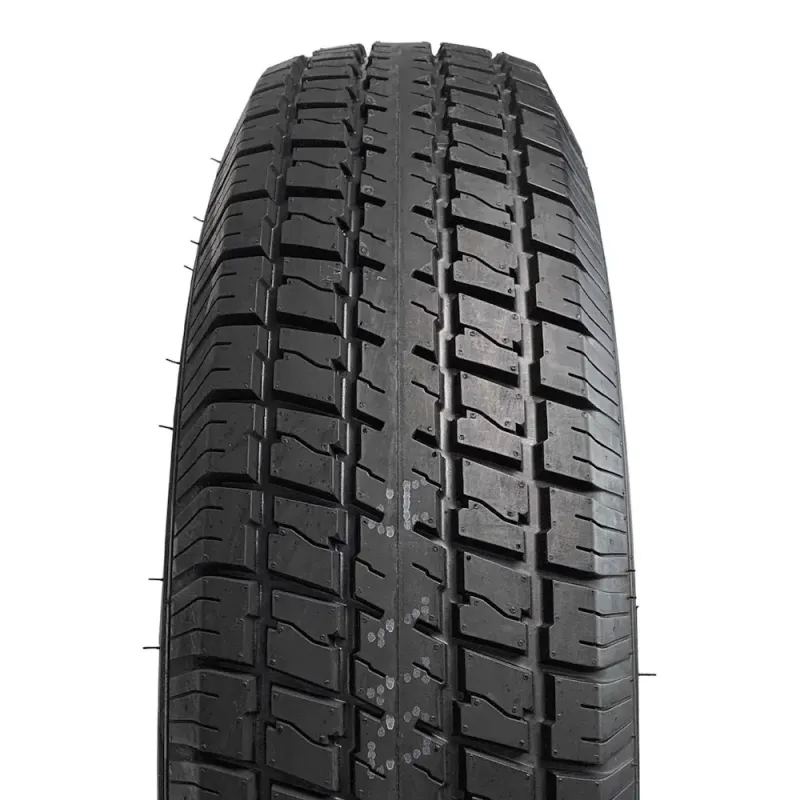 Pneu Radial Castle Rock 235/85R16 12 Plis sur Jante Rally Galvanisée 8 trous