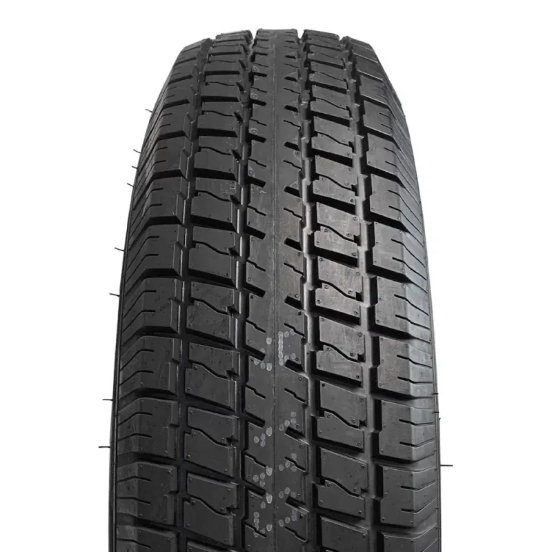 Pneu Radial Castle Rock 235/85R16 12 Plis sur Jante Rally Blanche 8 trous