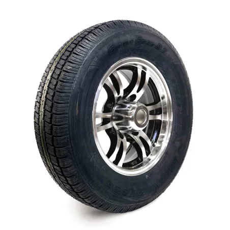 Pneu Radial Castle Rock 205/75R15 6 Plis sur Jante Jaguar Noire en Alliage 6 trous